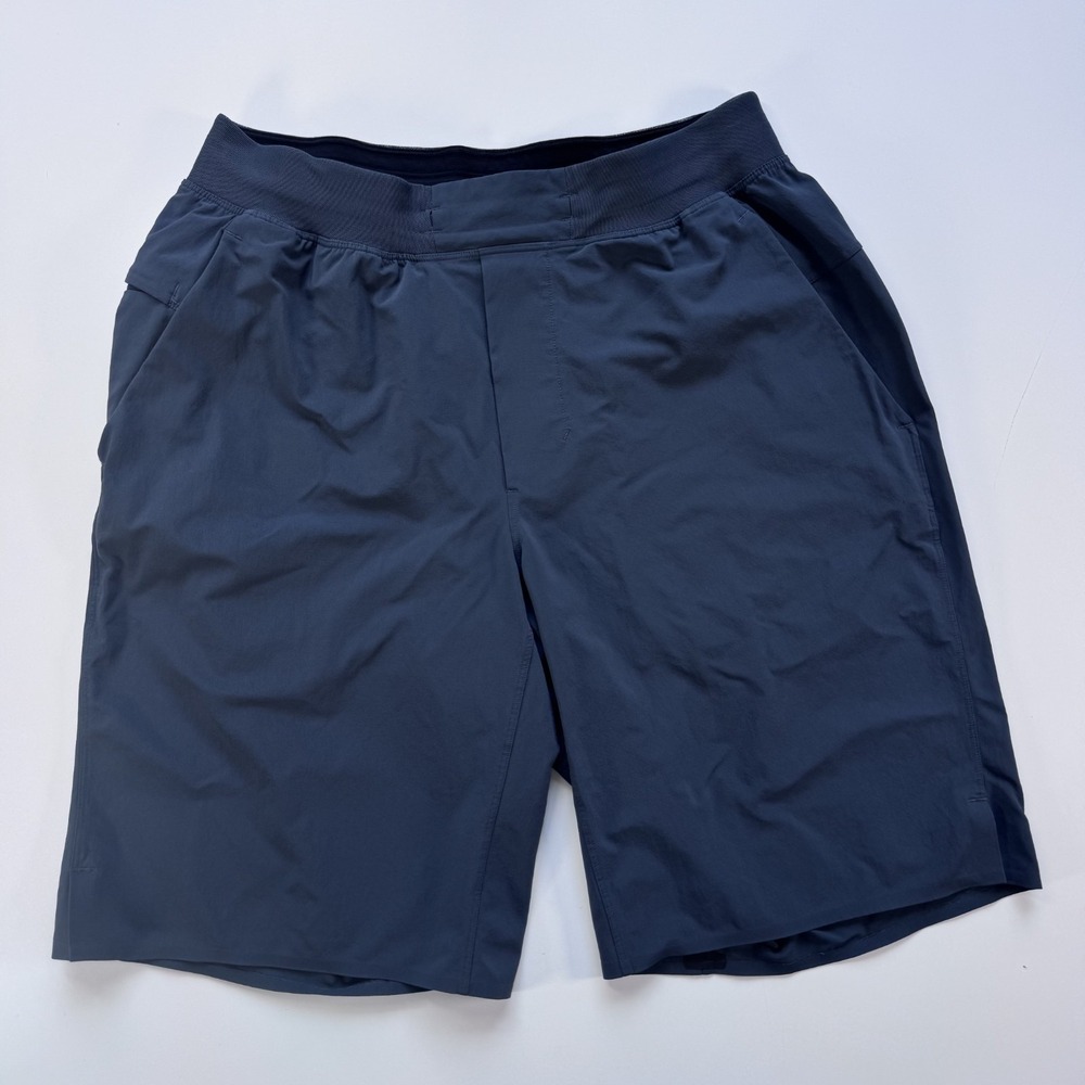 LULULEMON License to Train Linerless Short 9" Gray Mens Small Abrasion Resistant